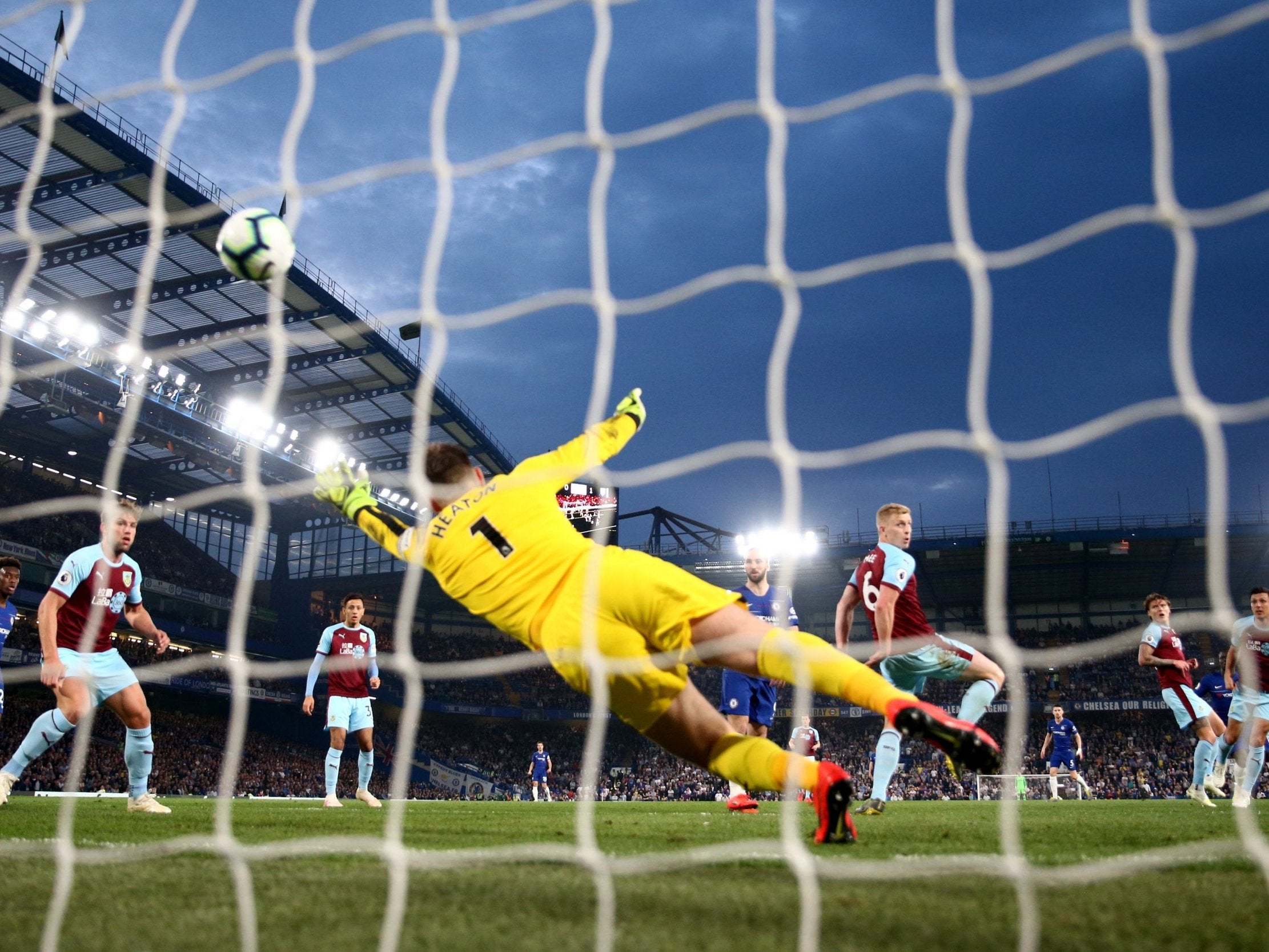 N’Golo Kante beats Tom Heaton to draw Chelsea level