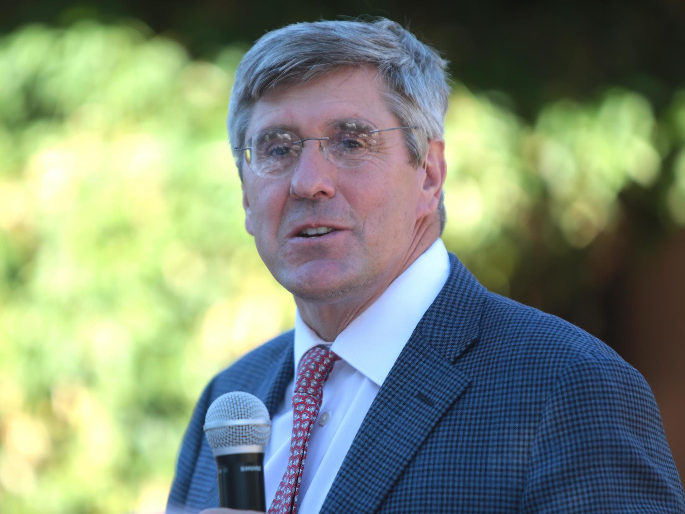 WH economic adviser Stephen Moore reportedly called the president's first debate a "crappy" performance.