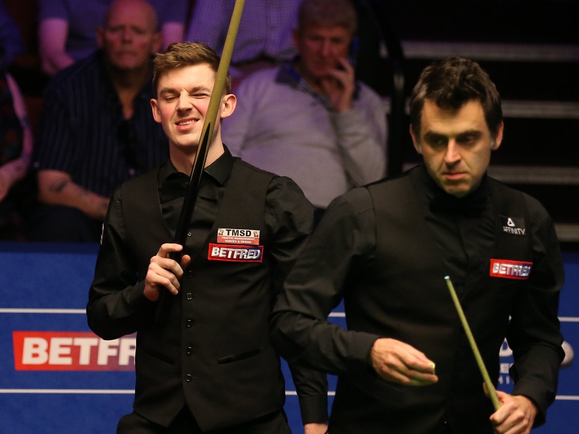 James Cahill will head into day four of the World Snooker Championship leading Ronnie O'Sullivan 5-4