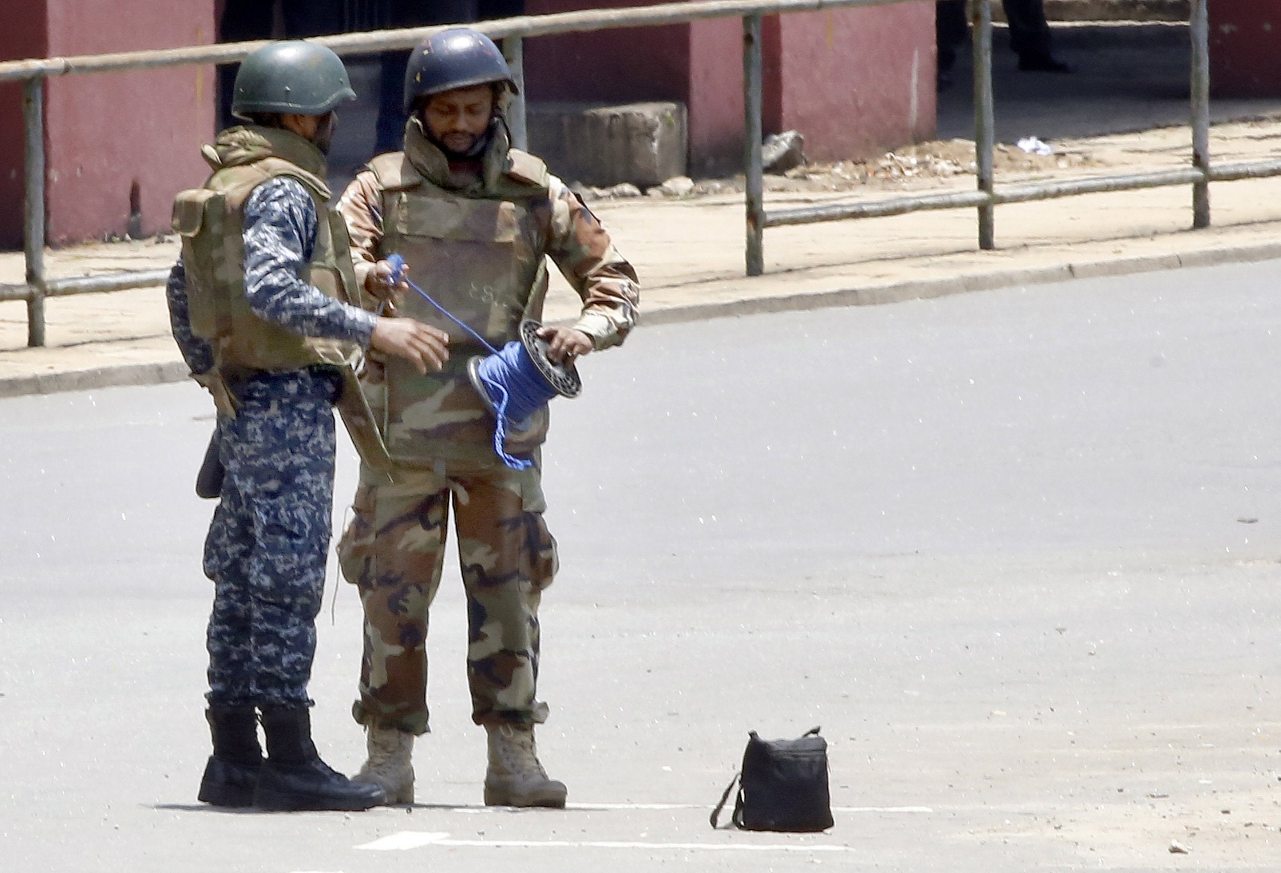 Special forces prepare to defuse a suspected bomb in Colombo on Wednesday