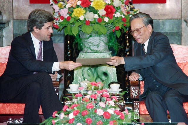 US senator John Kerry meets President Le Duc Anh in Hanoi, 1992