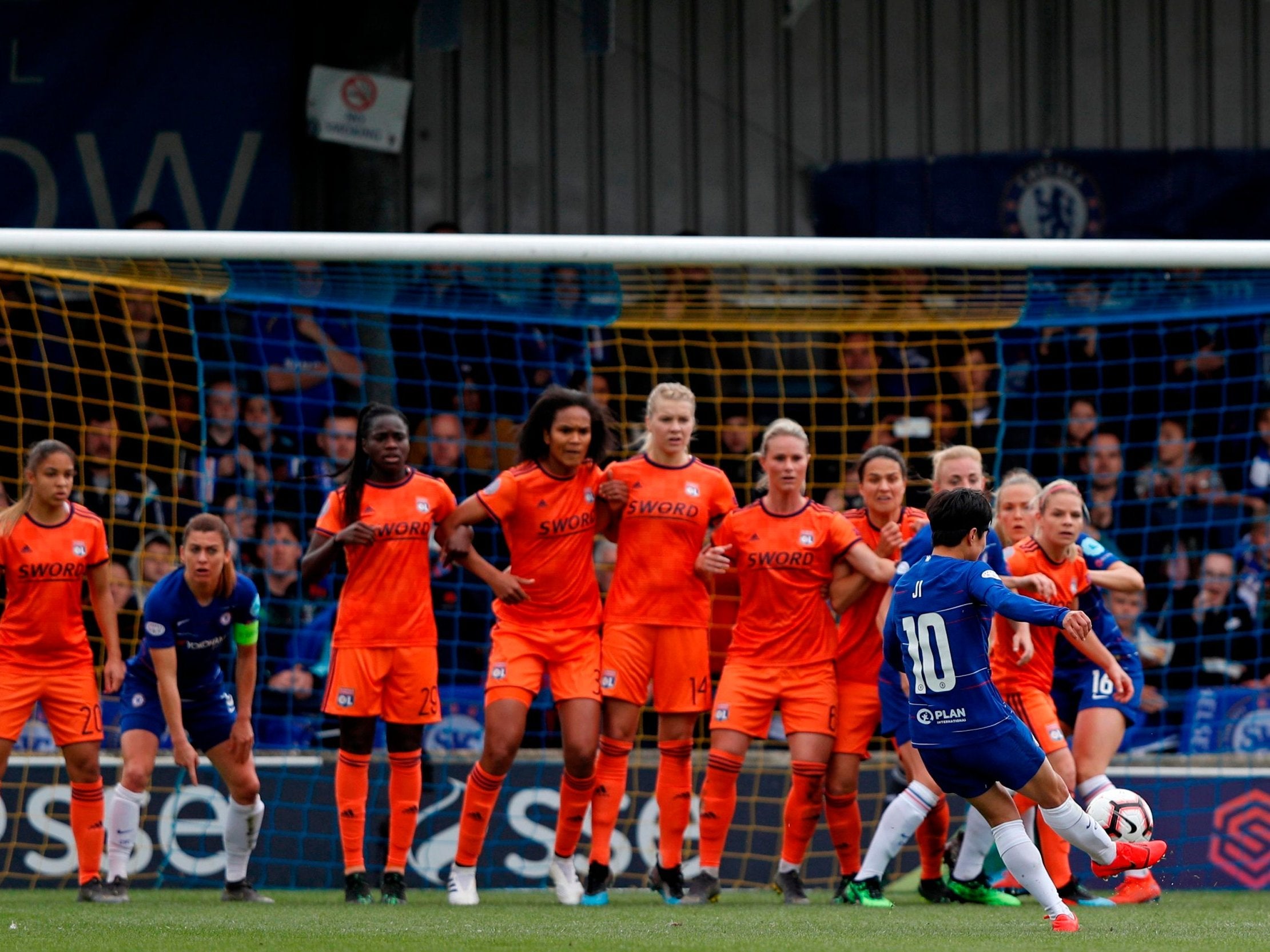 Ji So-yun bends a free-kick home