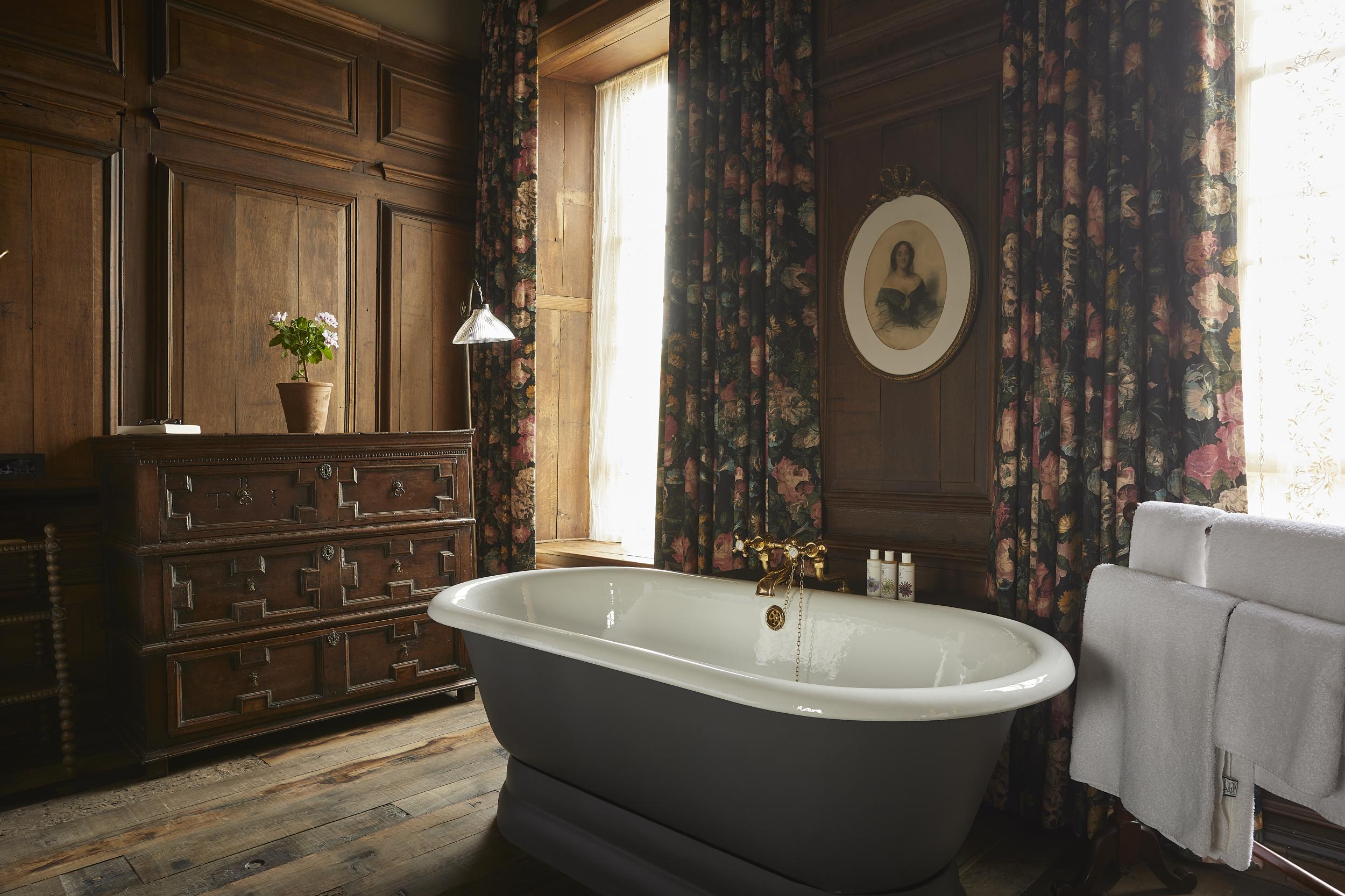 the-pig-room-1-big-comfy-luxe-bath.jpg
