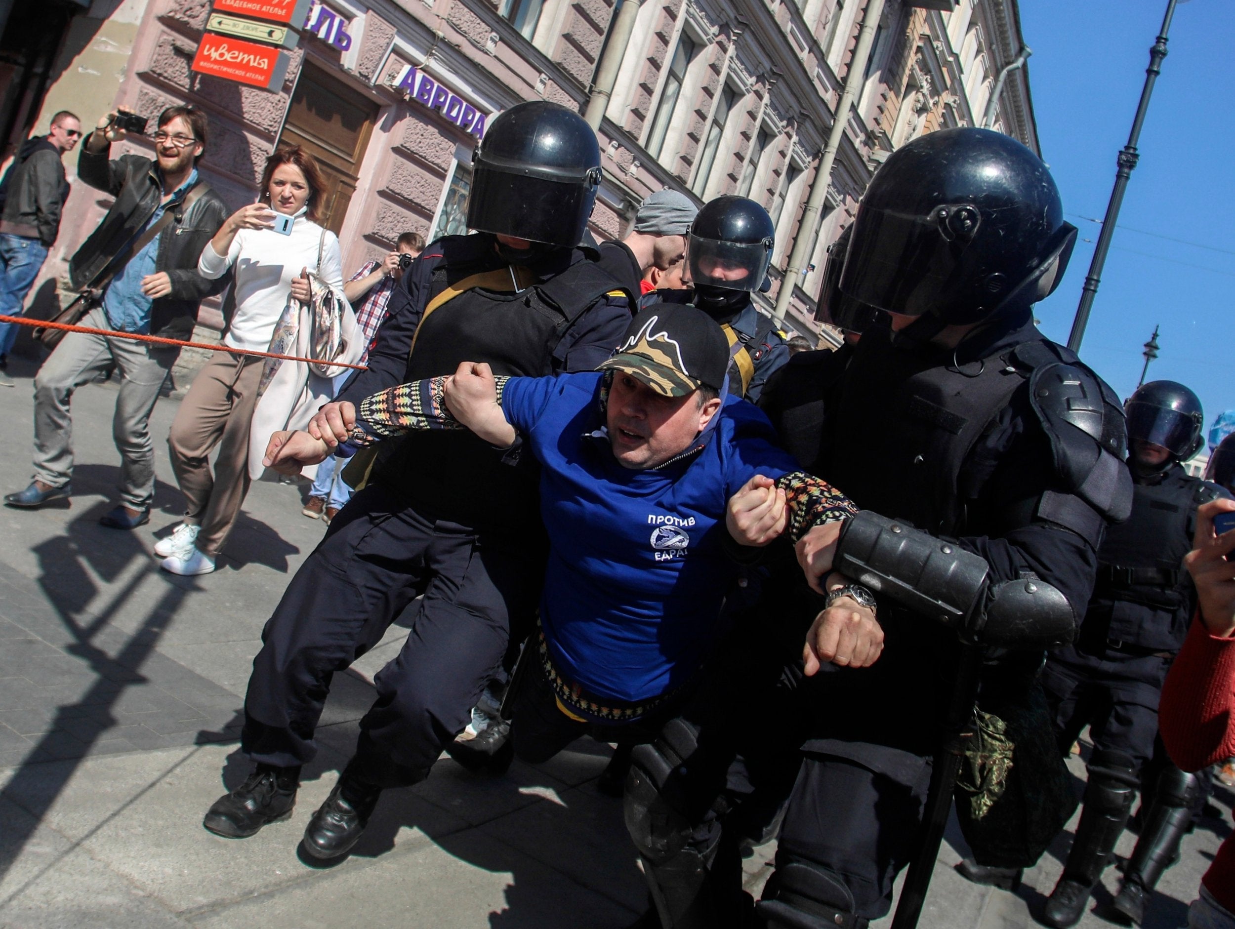 Riot police officers detain protesters during a rally in St?Petersburg