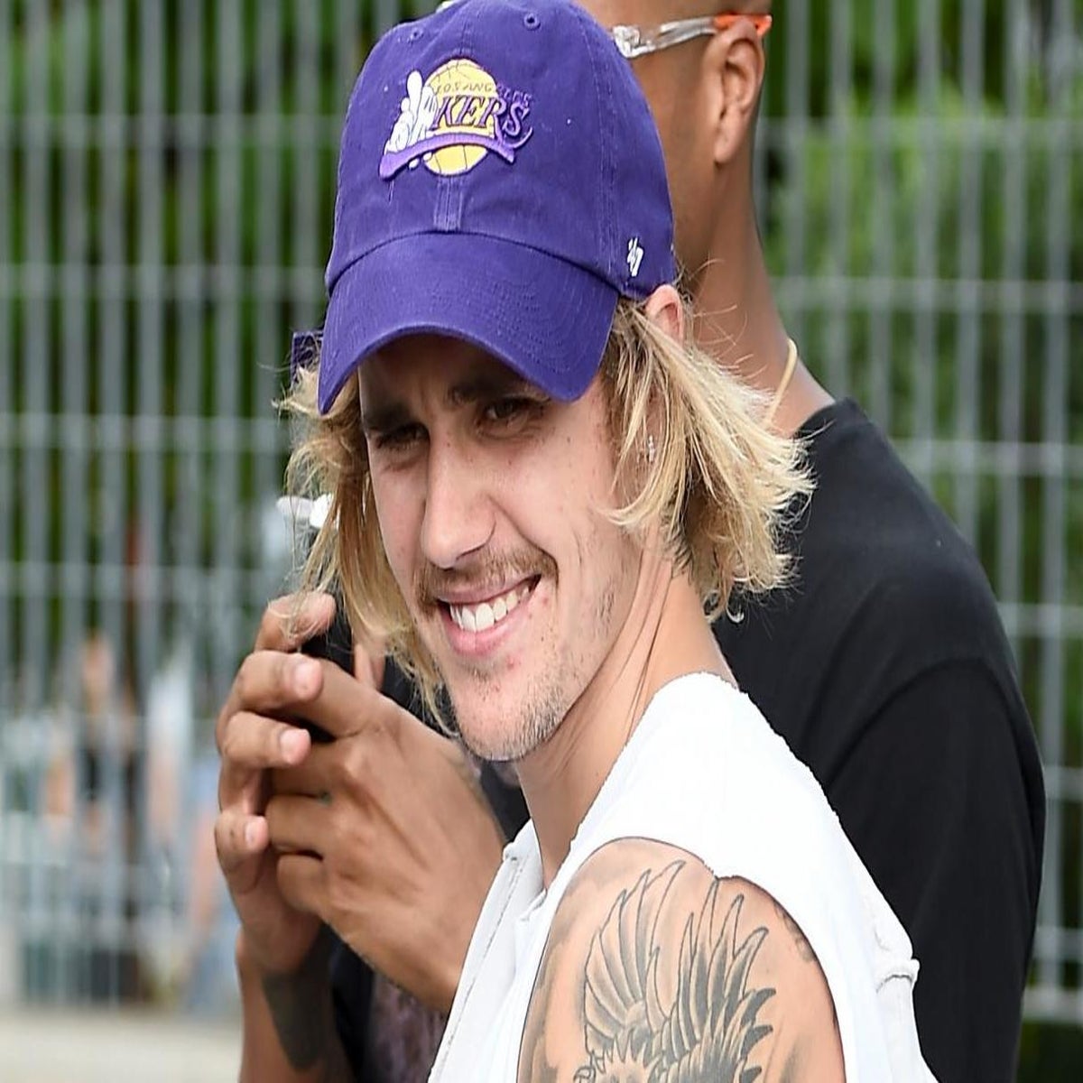 Don't Look, Scott! Justin Bieber Shows Off His Assets In Soaked