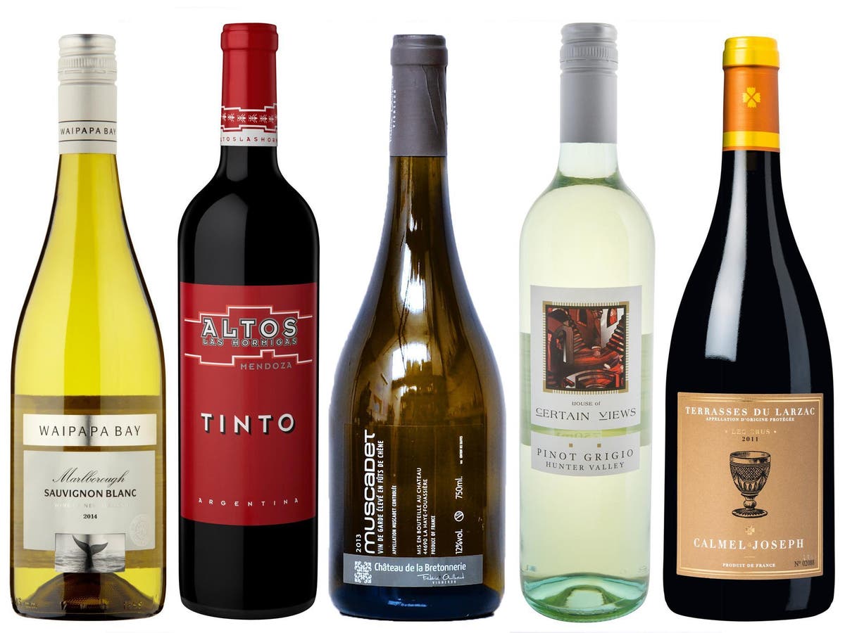 Английское вино название. Бутылка с вином. Вино с мужским названием. Lilia белое вино. Вино по английски.