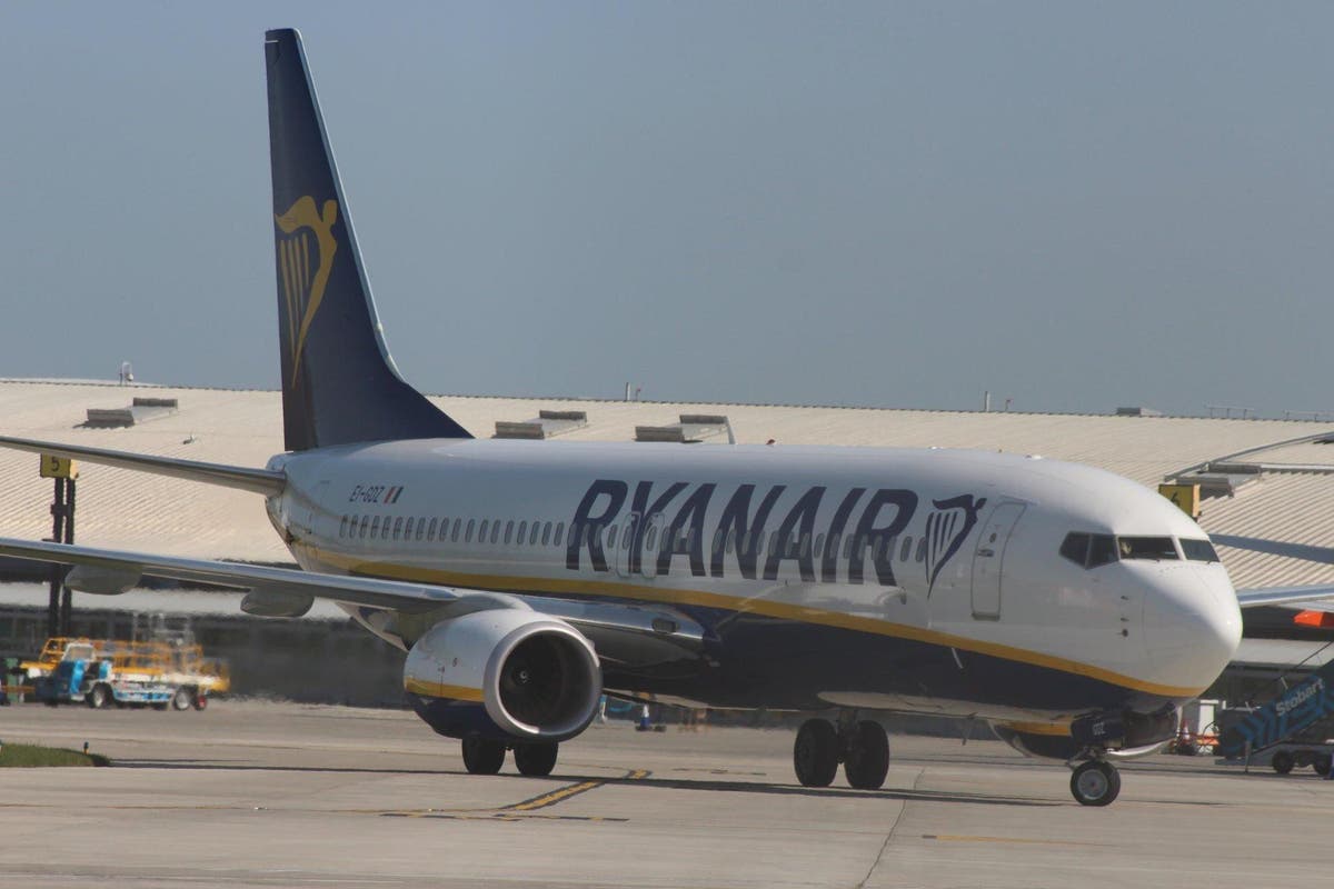 Woman dies on Ryanair flight from Majorca to UK