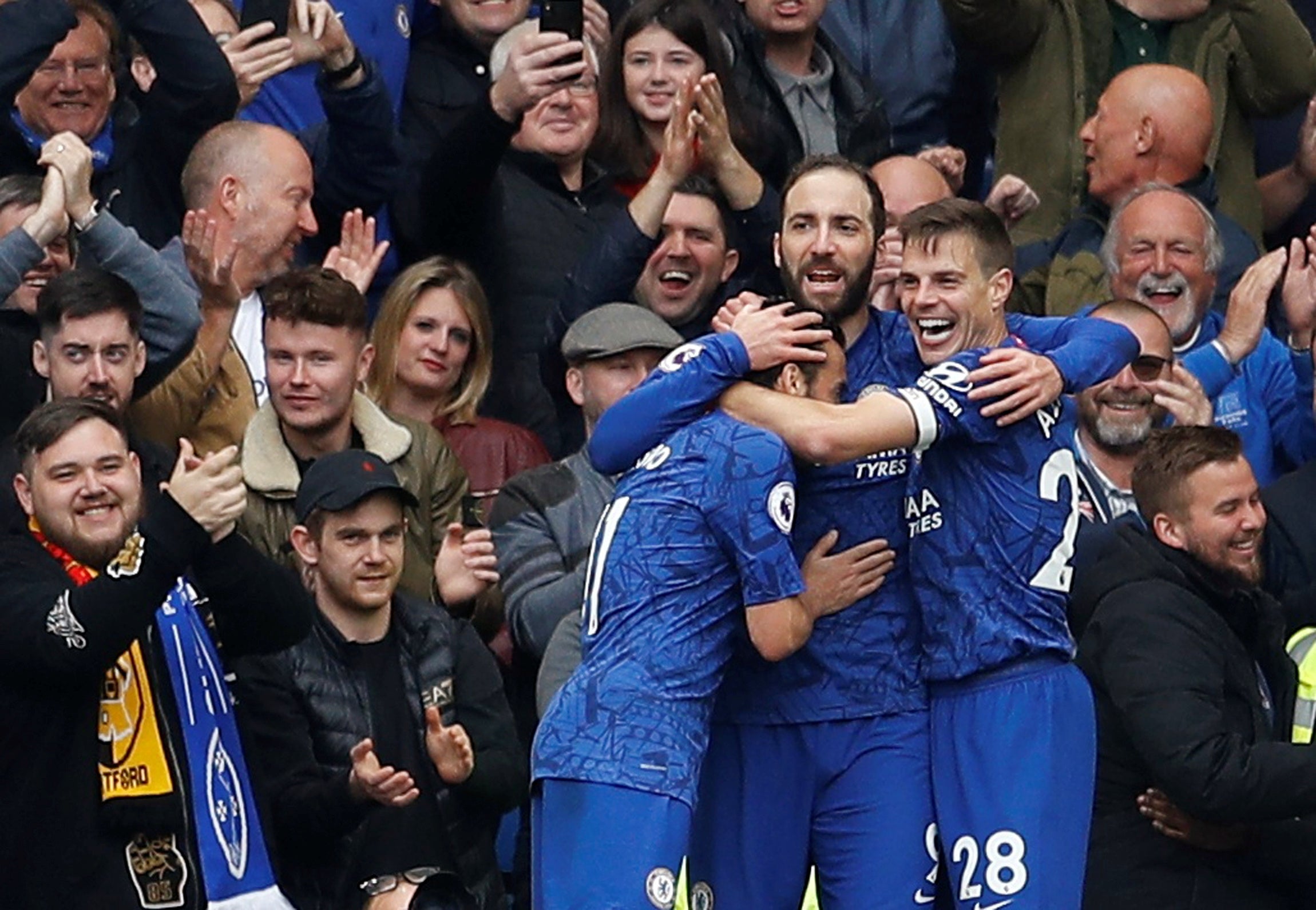 Chelsea celebrate Higuain’s goal