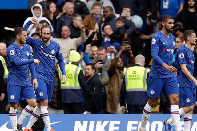 Chelsea celebrate after Gonzalo Higuain scores