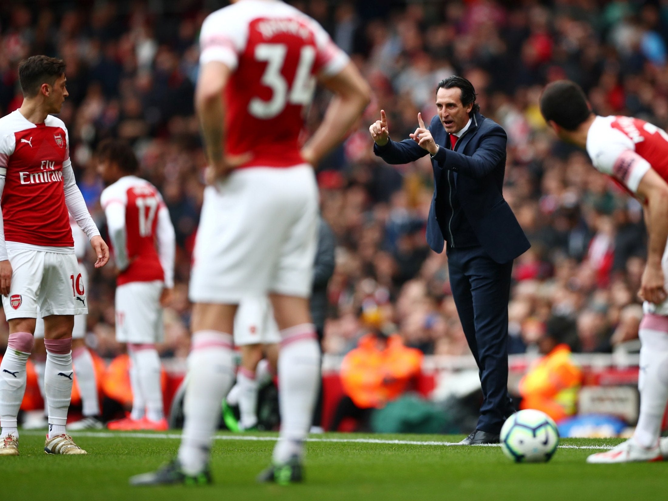 Arsenal look dejected as Unai Emery attempts to inspire his side