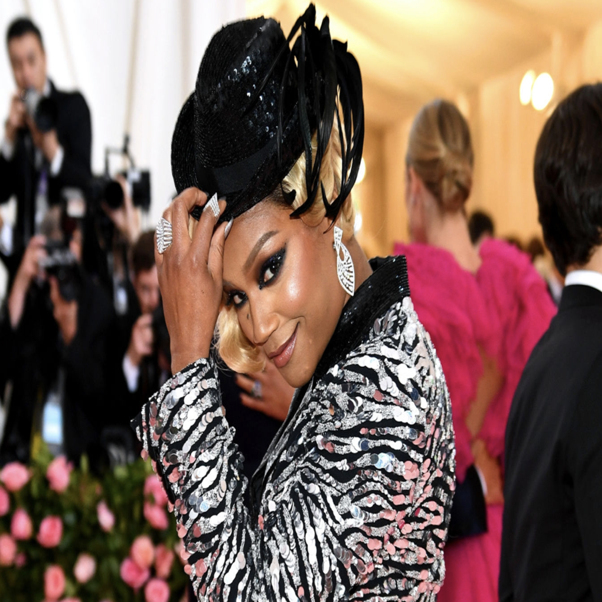 Art Met Pussy Mary Kate Olsen - Met Gala 2019: Tiffany Haddish hides home-made fried chicken in her Michael  Kors clutch bag on red carpet | The Independent | The Independent