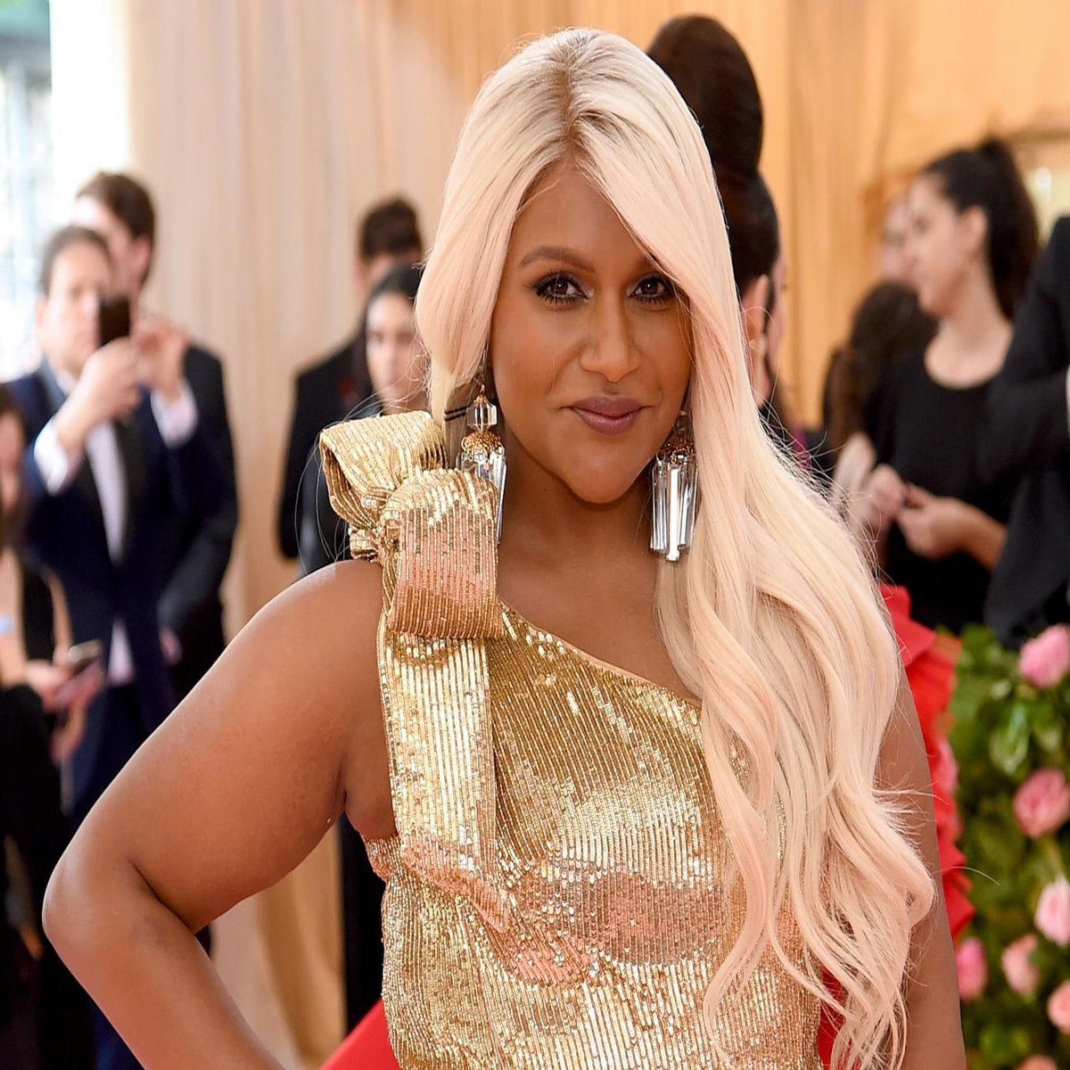Close Pussy Tight Ups Wet Jennifer Lopez - Met Gala 2019: Mindy Kaling goes blonde for 'camp' fashion spectacle | The  Independent