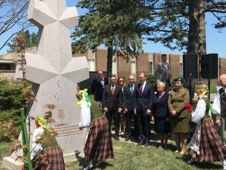 A monument to freedom fighter Adolfas Ramanauskas was unveiled in Chicago in a ceremony attended by Lithuania's foreign minister