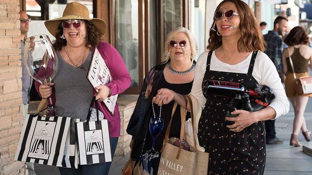 Emma Spivey, Paula Pell and Maya Rudolph in Wine Country
