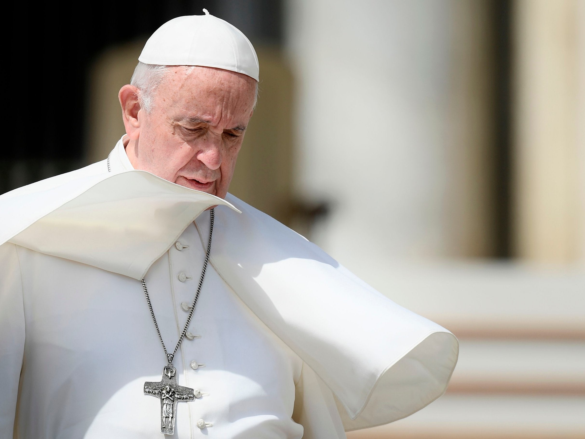 Pope Francis issues decree ordering all priests and nuns to report sex  abuse and cover-ups to church | The Independent | The Independent