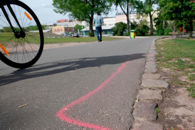 Pink line marking drug deal zone inside Goerlitzer Park