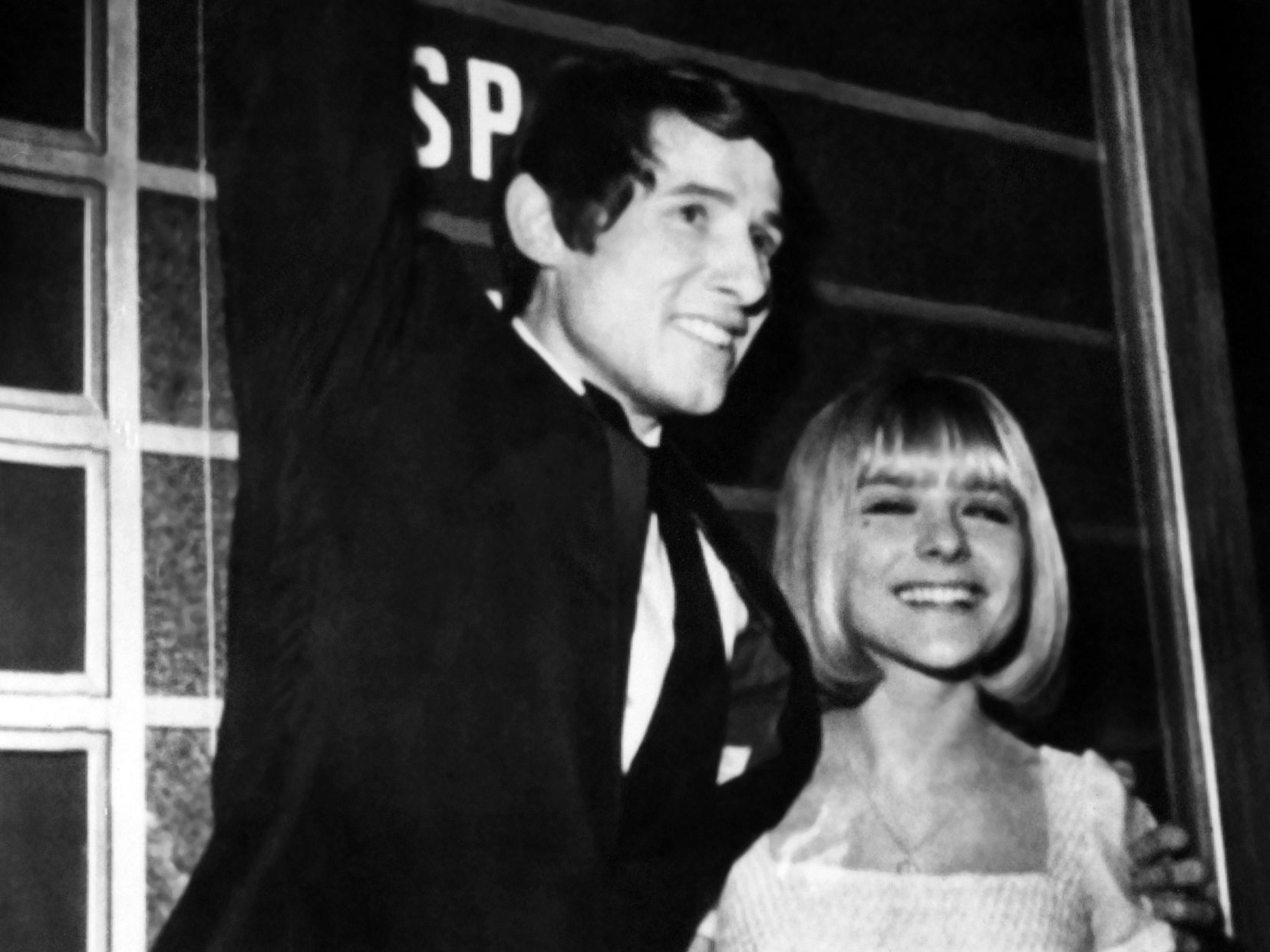 1966 winner Udo Jürgens is congratulated by 1965 winner France Gall