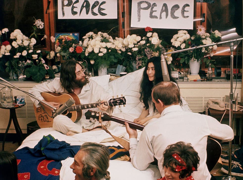 John-Lennon-Yoko-Ono-bed-peace-2.jpg