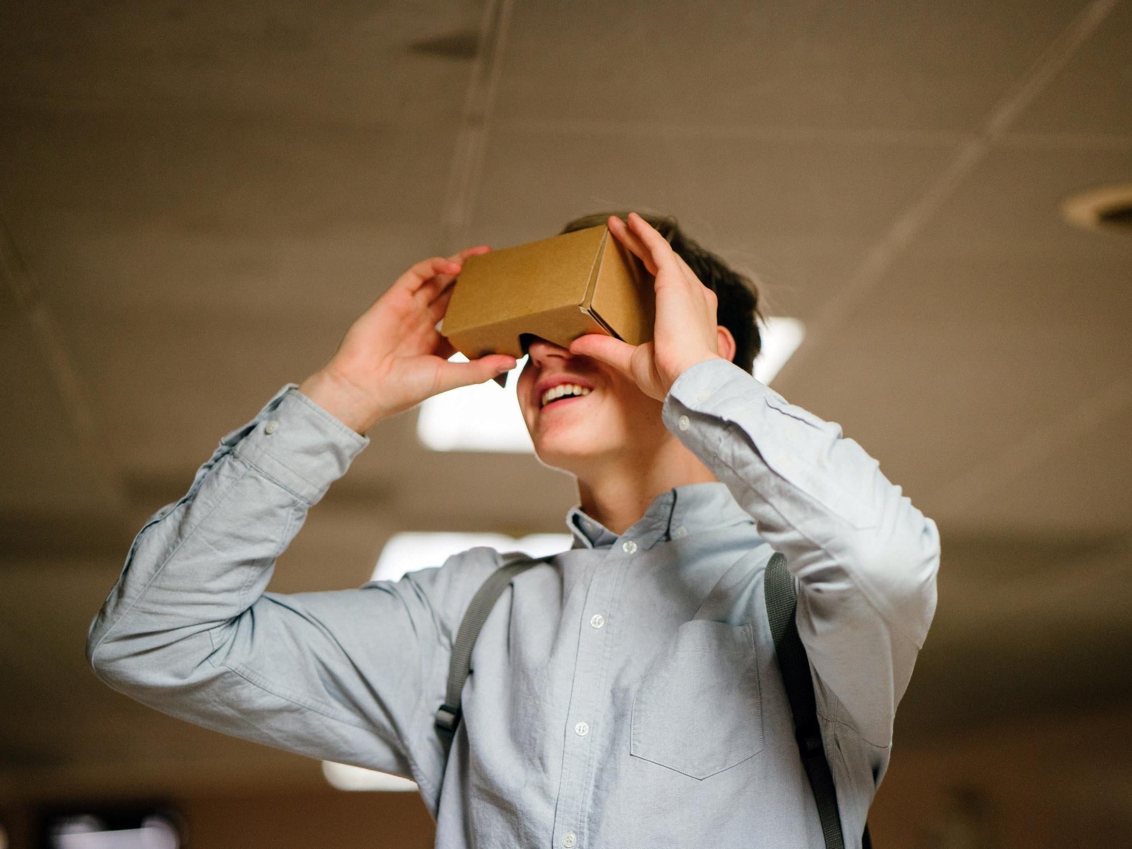 virtual reality headset for learning