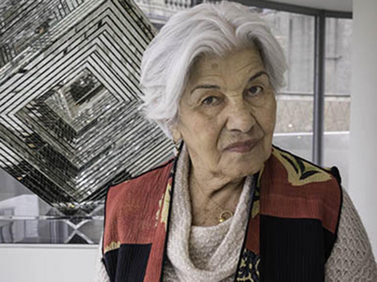 Monir Shahroudy Farmanfarmaian: Artist who mixed geometrics with patterning  of her Iranian heritage | The Independent | The Independent