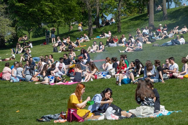 Sunbathers top up their tans at Glasgow's Kelvingrove Park