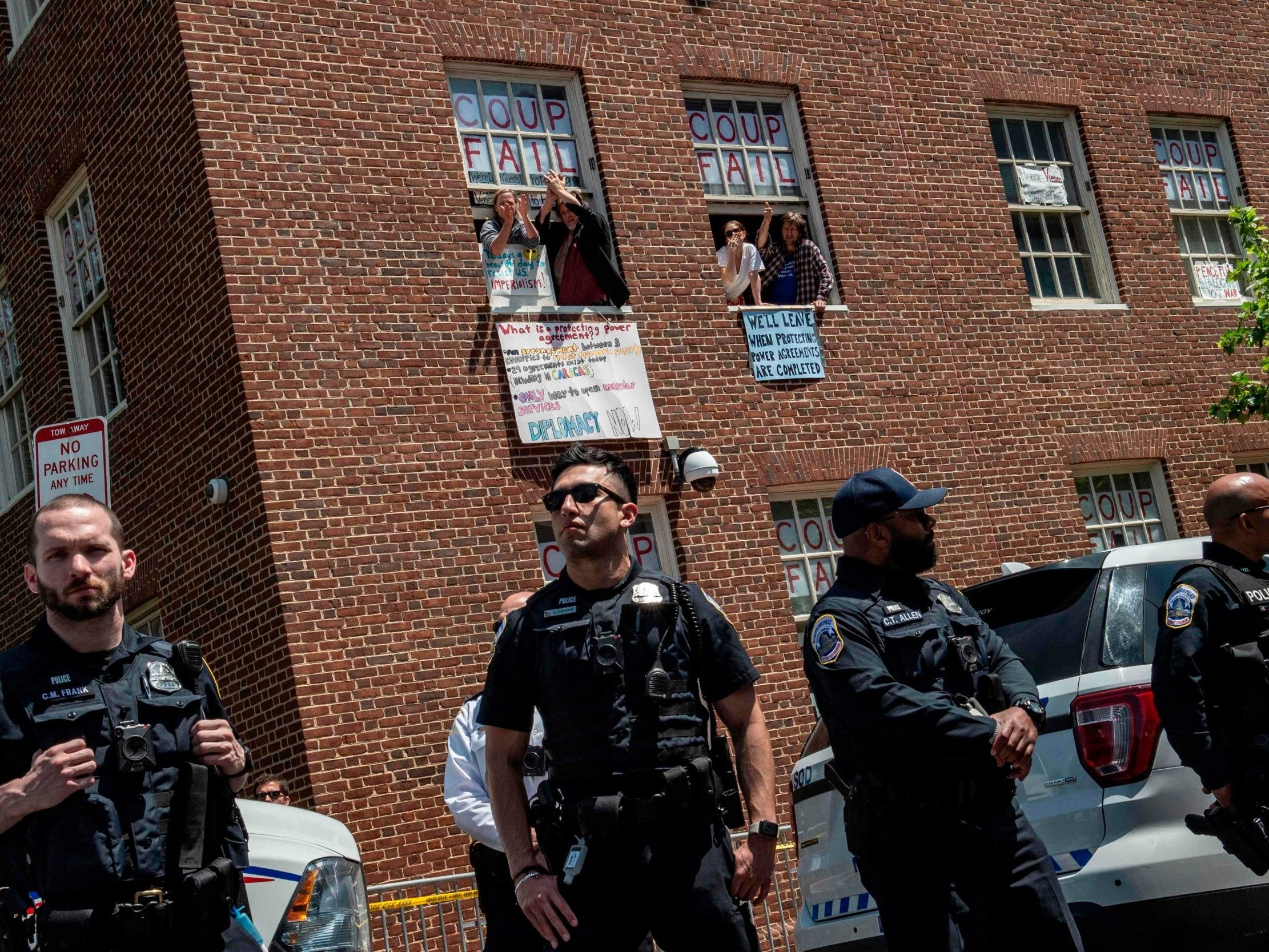 US police &apos;forcibly remove&apos; protesters from Venezuela embassy &apos;in violation of Vienna Convention&apos;