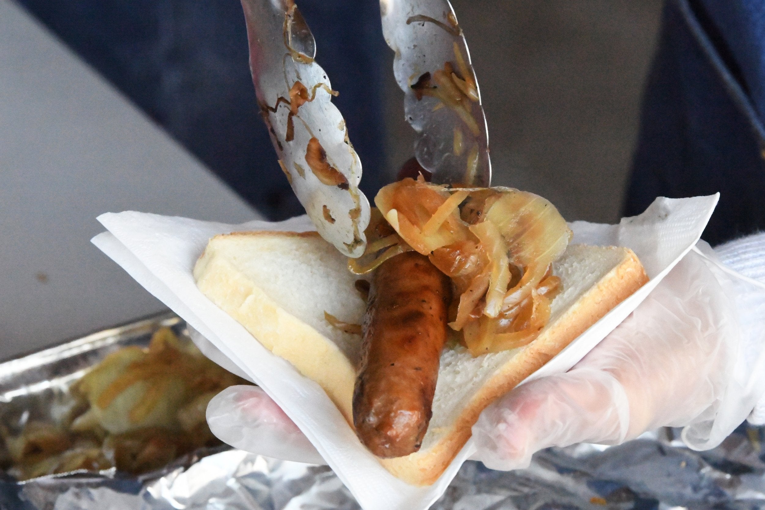 A person prepares a democracy sausage on Election Day in Melbourne, Australia, 18 May 2019.