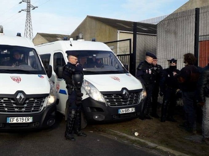 Related video: Footage shows refugees being placed in cages by Bosnian officials