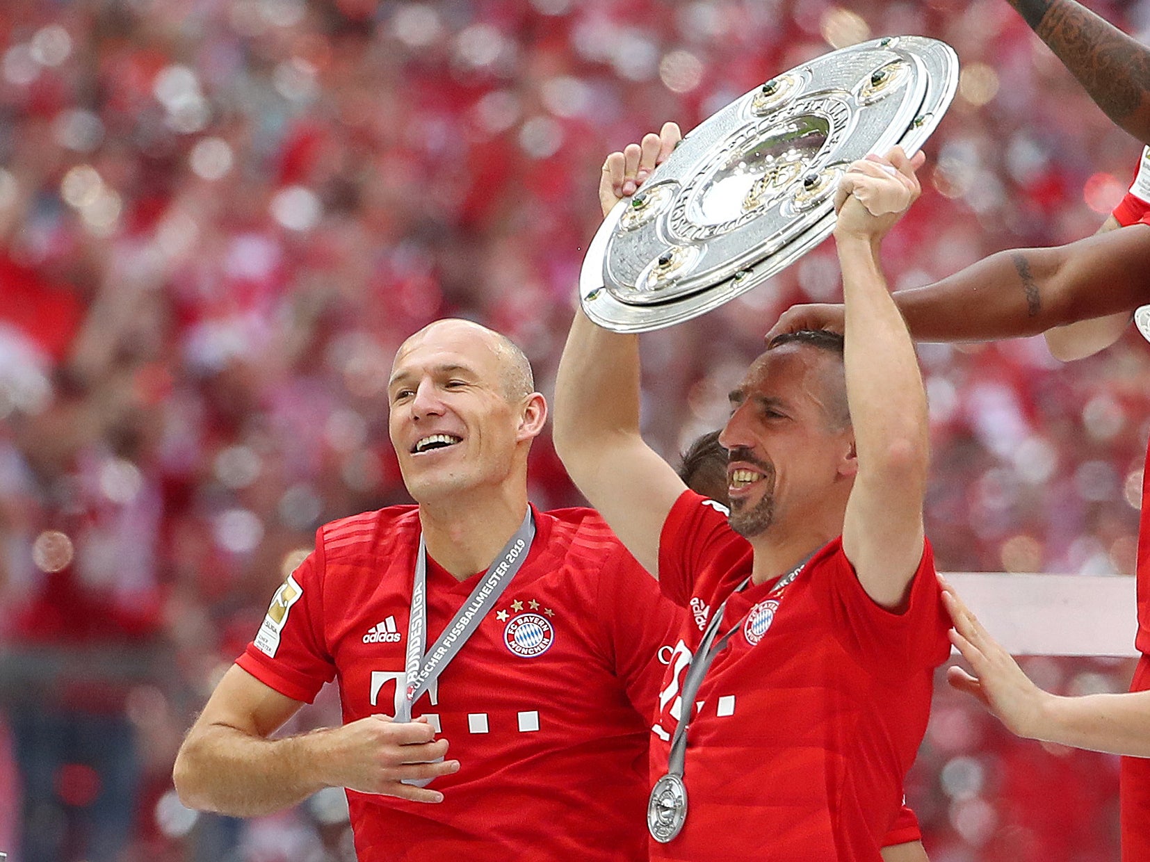 Arjen Robben and Franck Ribery celebrate with the trophy