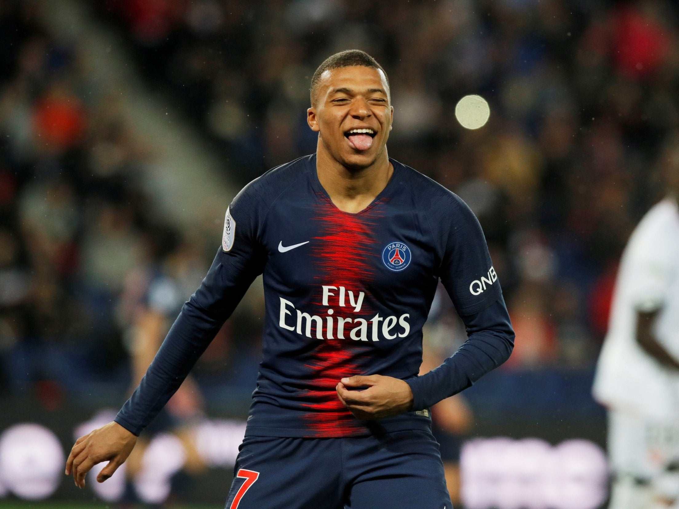 Килиан мбаппе. Киллиан Мбаппе ПСЖ. Мбаппе футболист ПСЖ. Kylian Mbappe. Киллиан Мбаппе футболист.