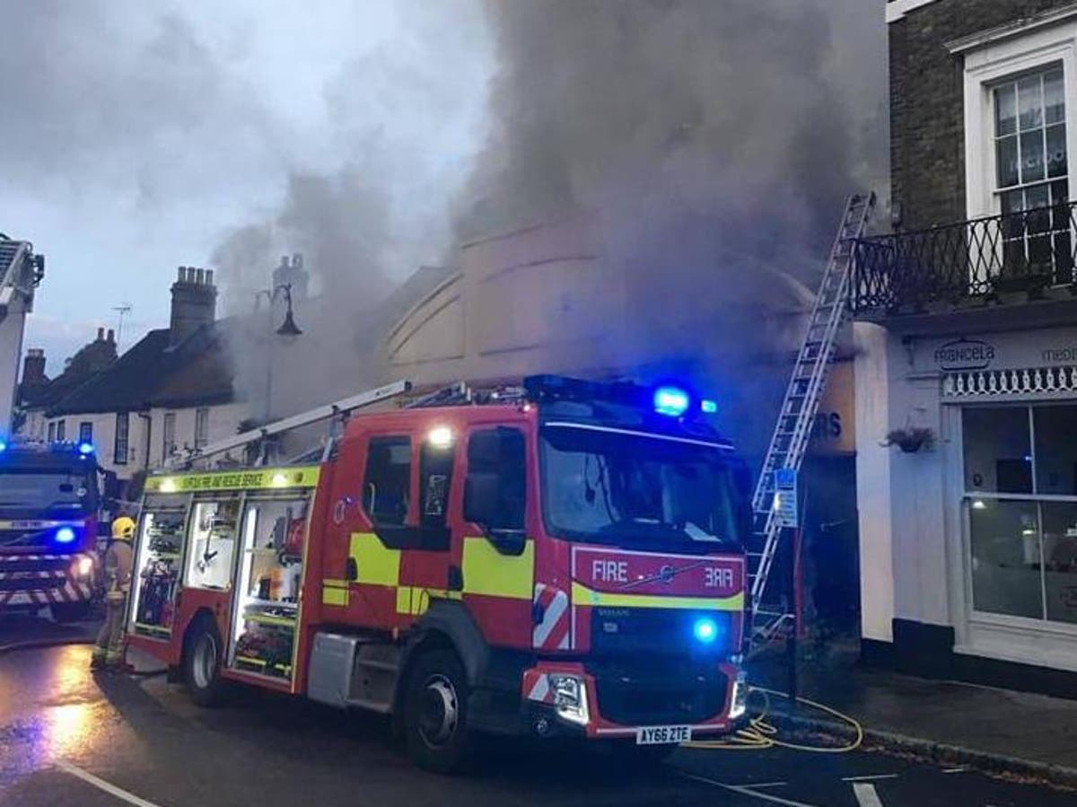 Bored workers start shop fire by cremating a mouse