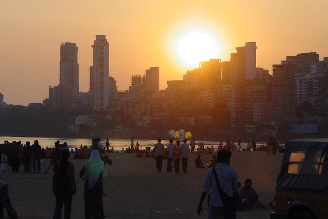 Indian summer: Chowpatty Beach in Mumbai
