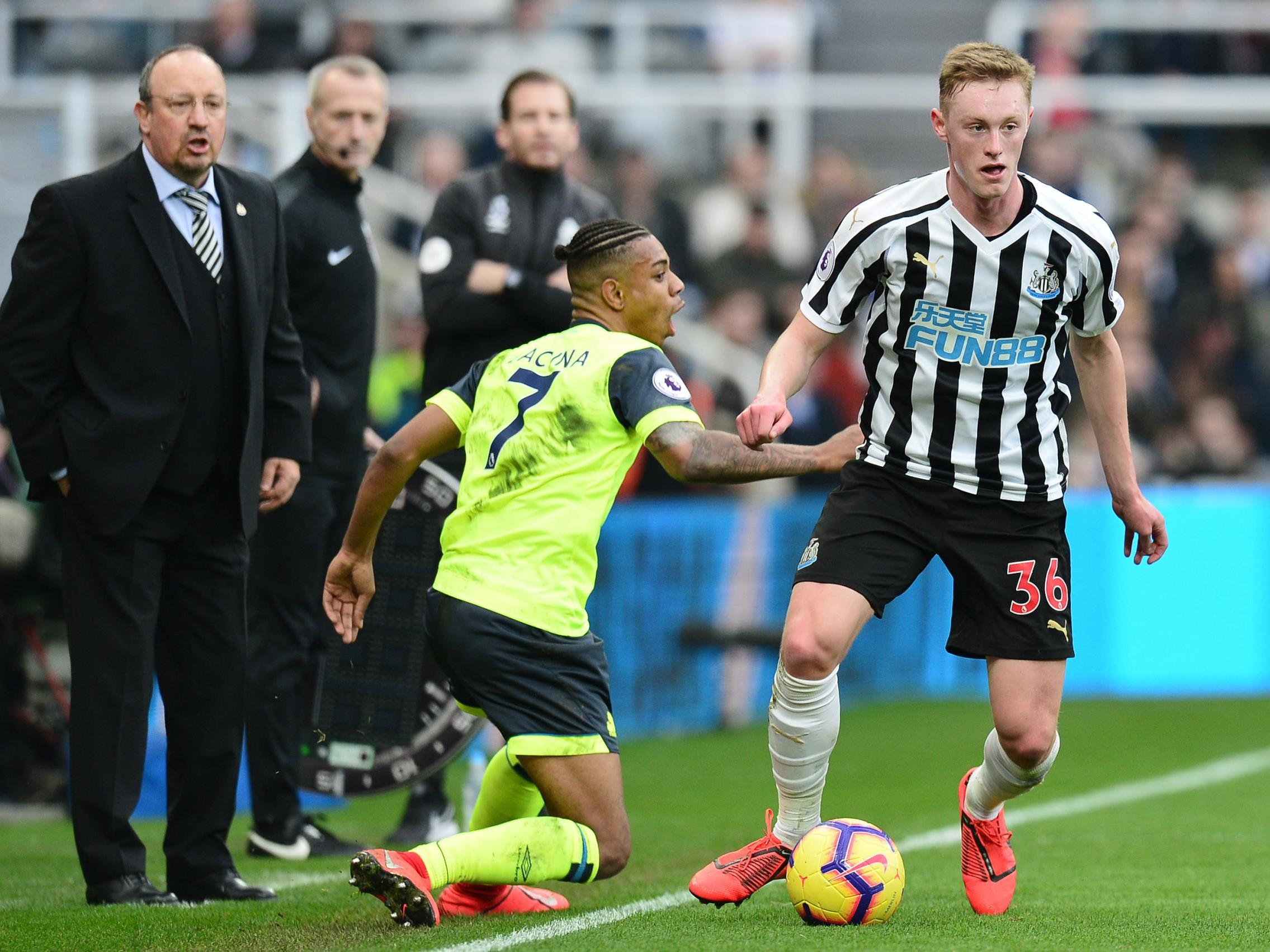 Rafa Benitez watches on as Sean Longstaff evades Juninho Bacuna