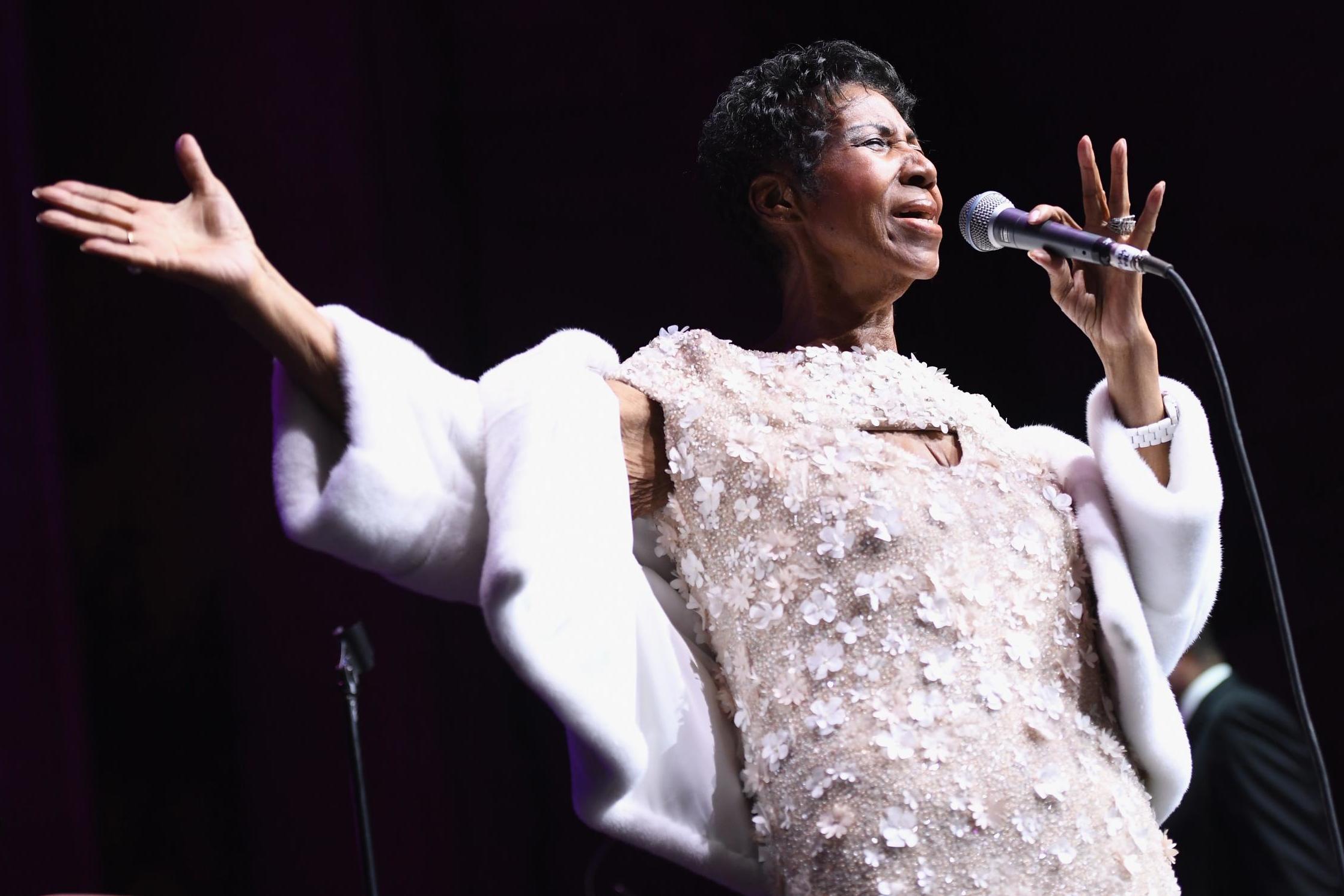 Aretha Franklin performs onstage during the Elton John AIDS Foundation's New York fall gala on 7 November, 2017 in New York City.