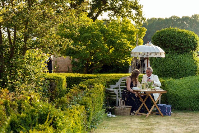 Grange Park guests dining in the formal gardens