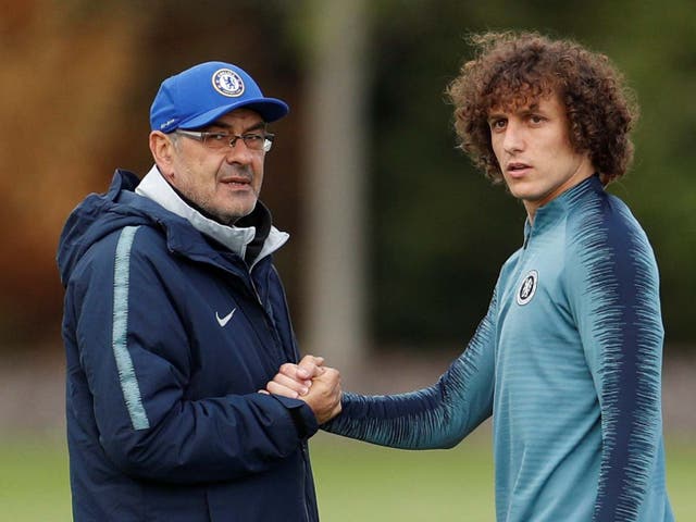 Maurizio Sarri with David Luiz in training