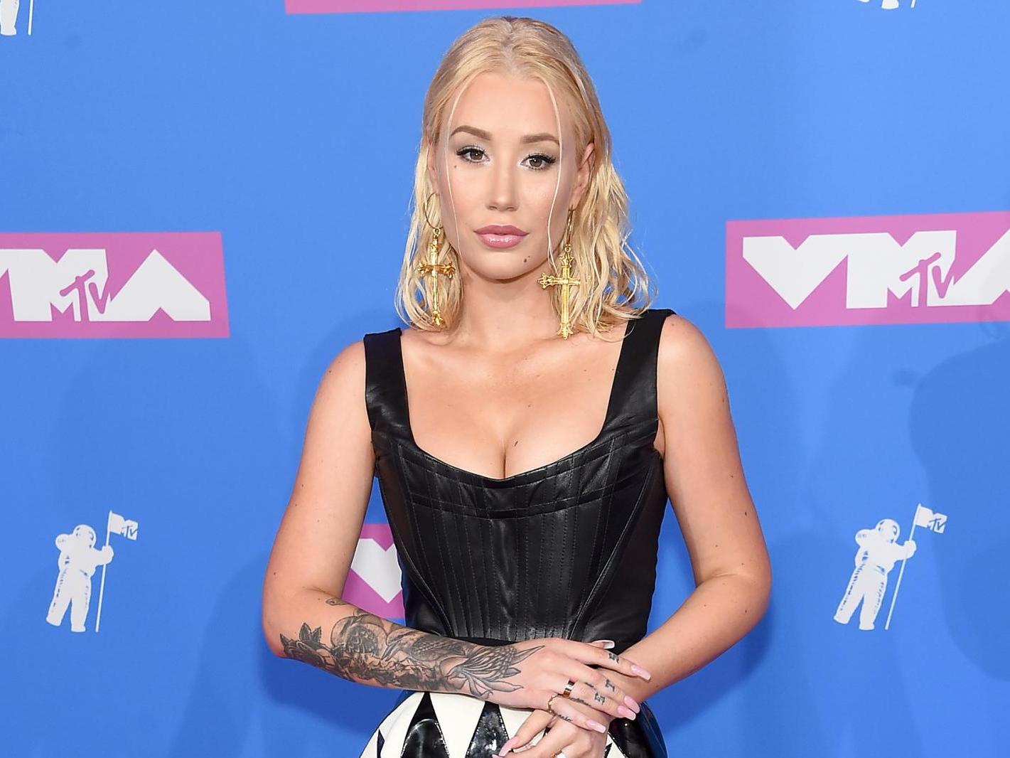 Flipboard Iggy Azalea Says She Feels Violated Following Topless Photo Leak