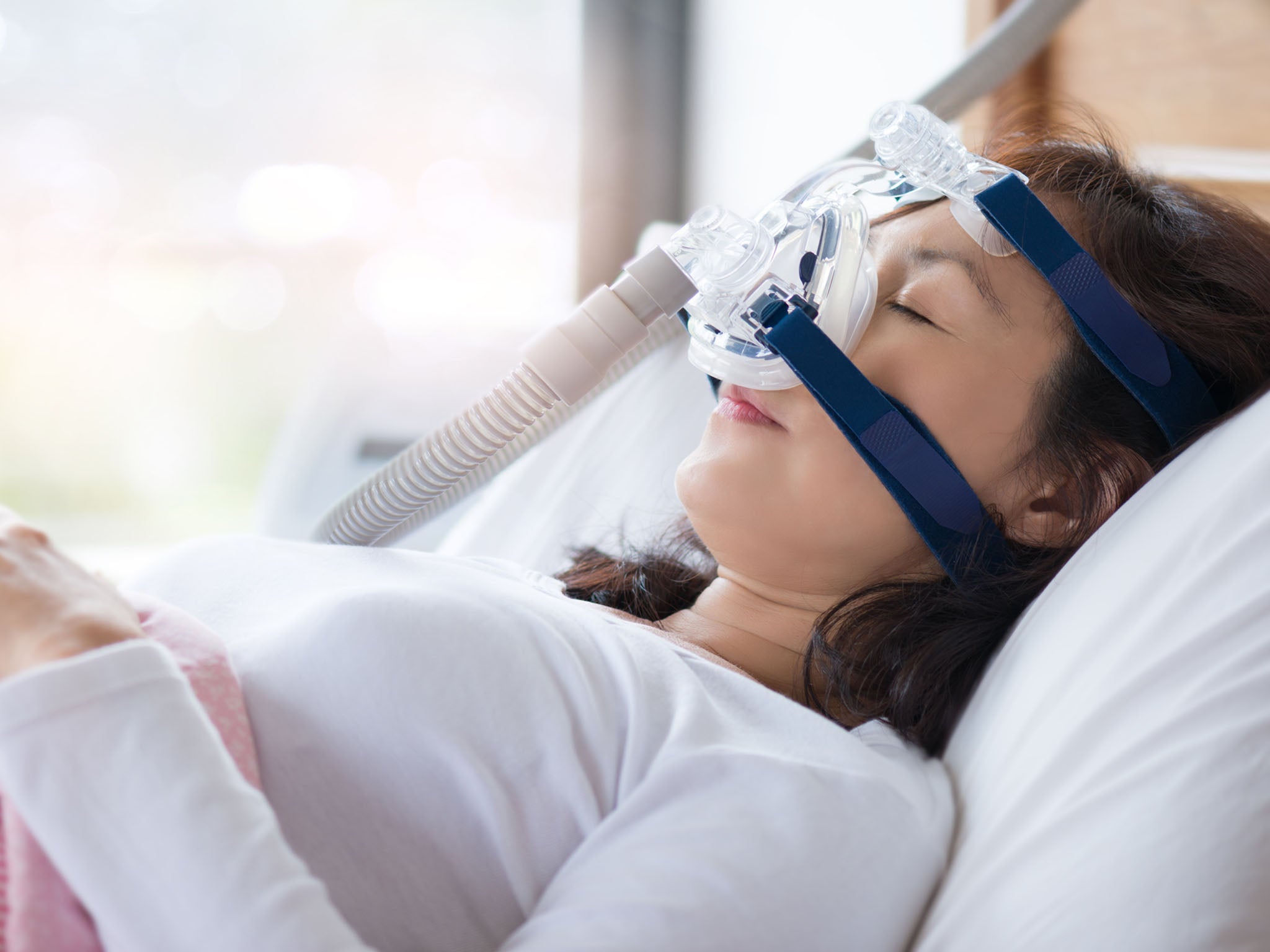 The CPAP device provides constant positive pressure when the sleeper breathes in and out (Getty/iStockphoto)