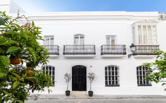 Enjoy breakfast on the roof terrace with Andalusian spreads