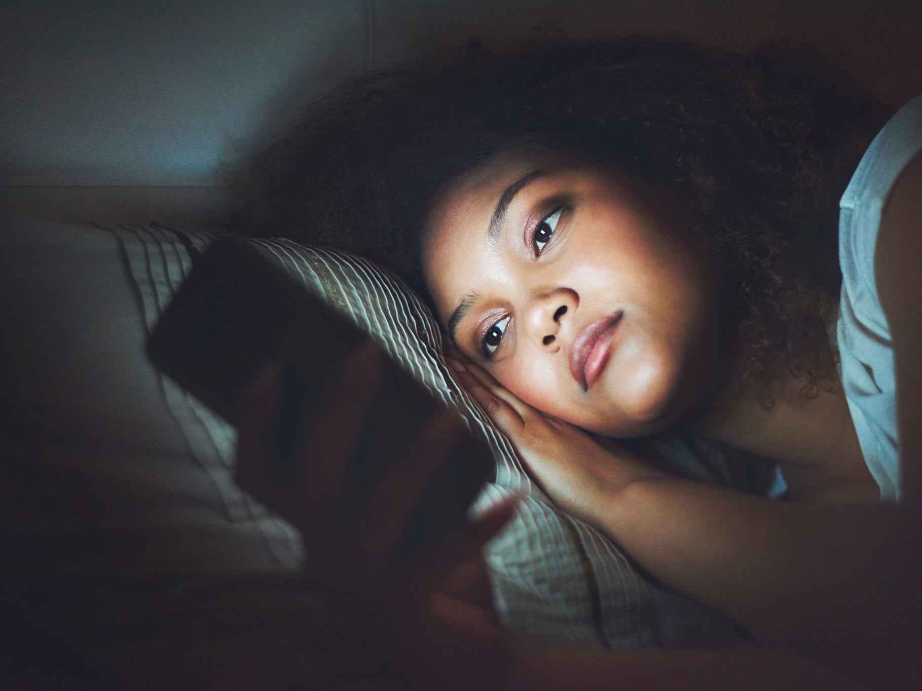 Limiting screen use is not the answer to browsing healthily in bed