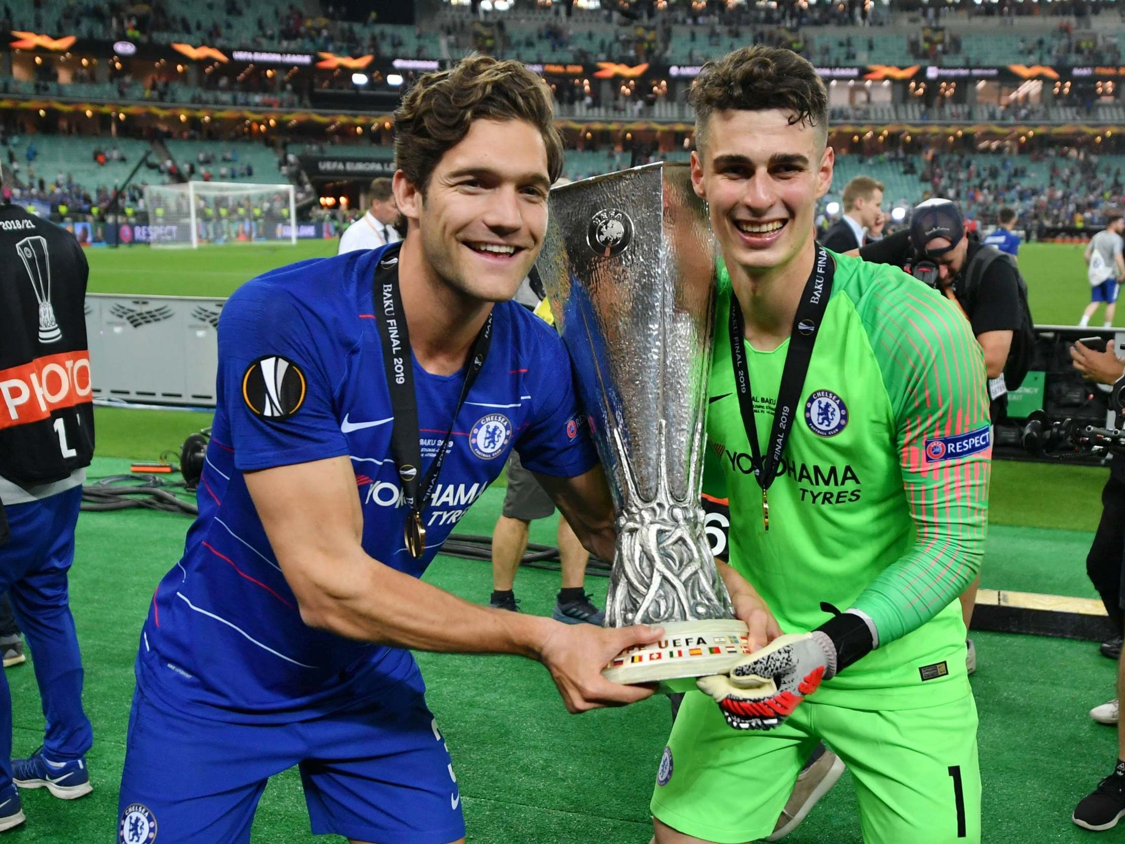 Alonso and Kepa celebrate winning the Europa League