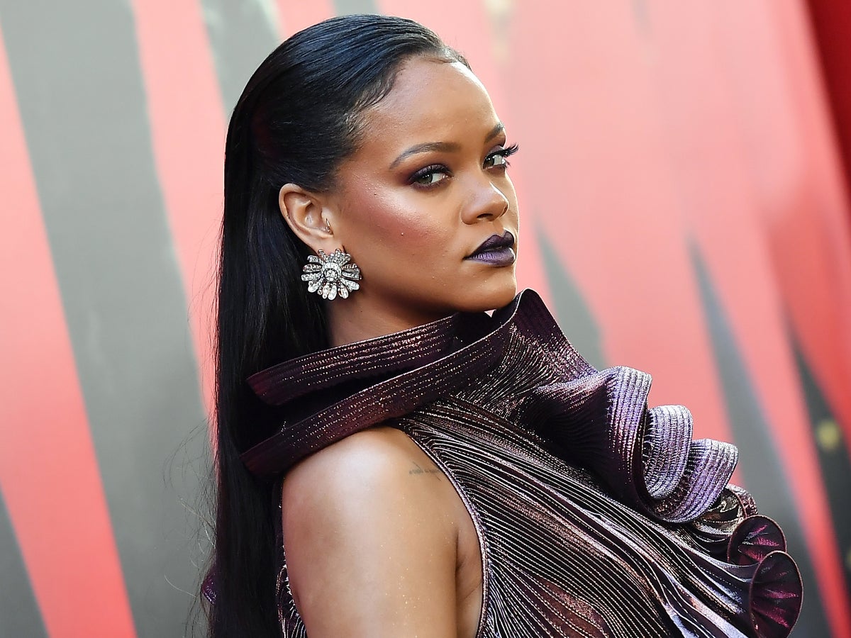 Rihanna S Fenty Line Praised By Fans For Showing Model S Unretouched Facial Scars The Independent