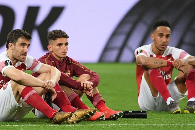 Arsenal look dejected after defeat to Chelsea
