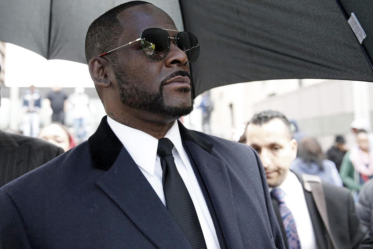 R Kelly Arrested Singer Charged With Federal Sex Crimes Says Us Attorney The Independent