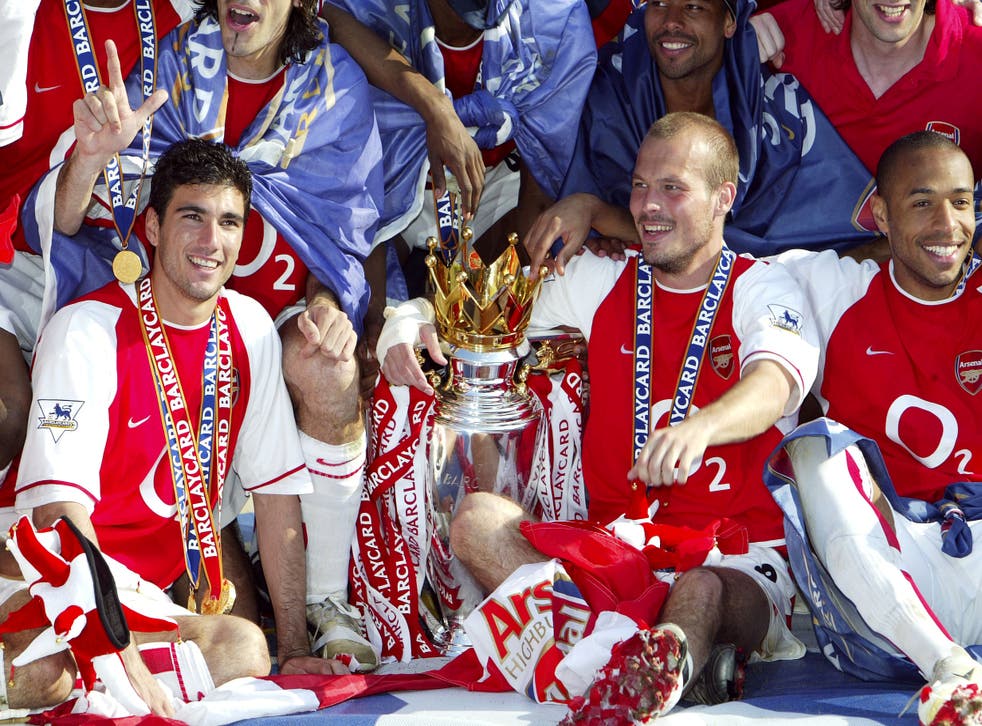 Reyes alongside his Arsenal teammates with the Premier League trophy in 2004