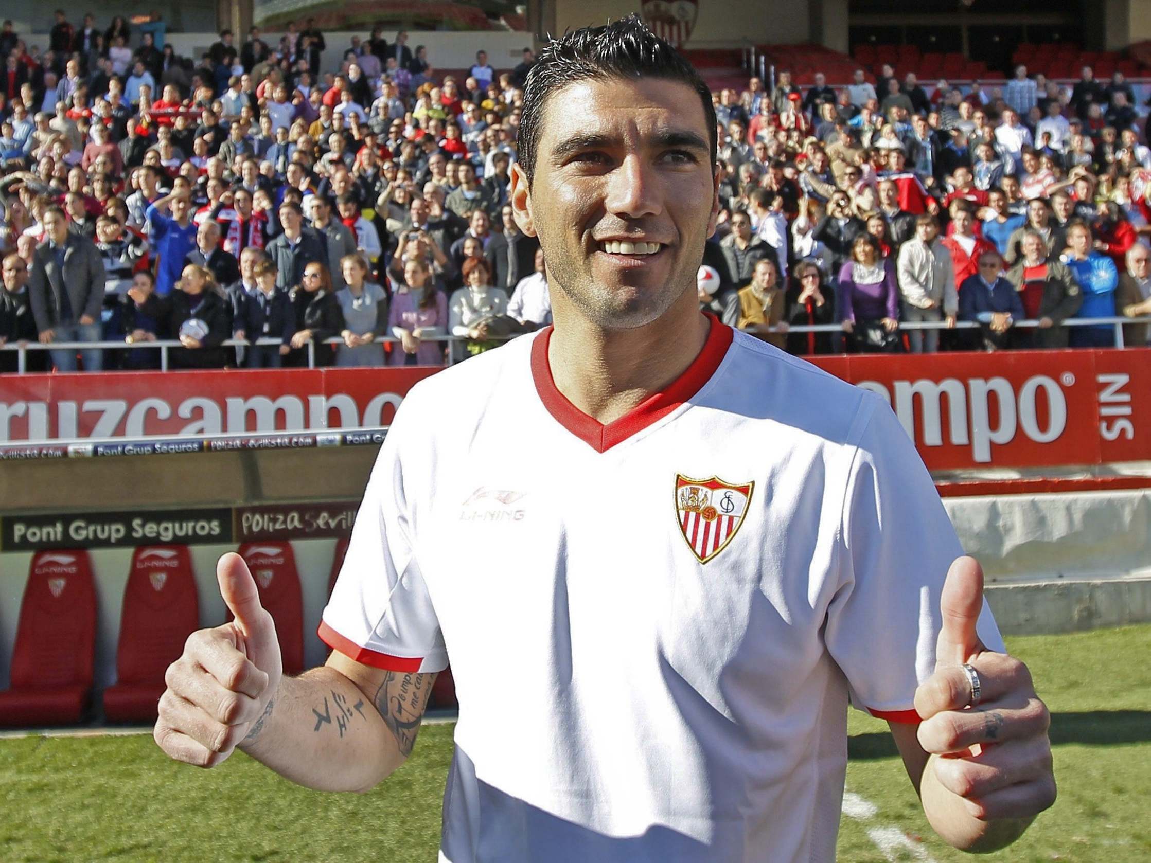Condimento Silicio lógica Jose Antonio Reyes: Spanish striker who won a record five Europa Leagues  and became an 'Invincible' with Arsenal | The Independent | The Independent