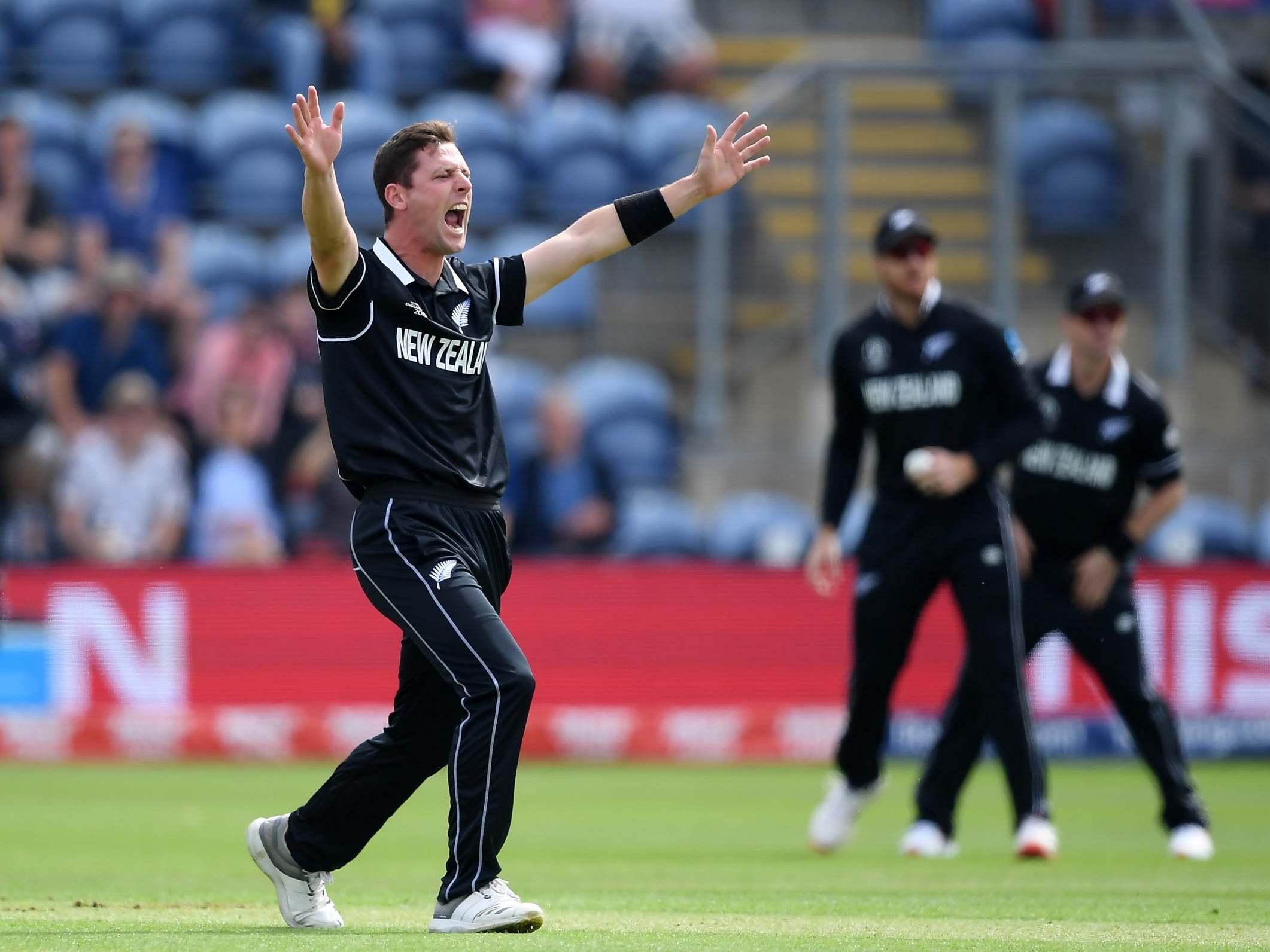 Matt Henry celebrates taking the wicket of Larihu Thirimanne