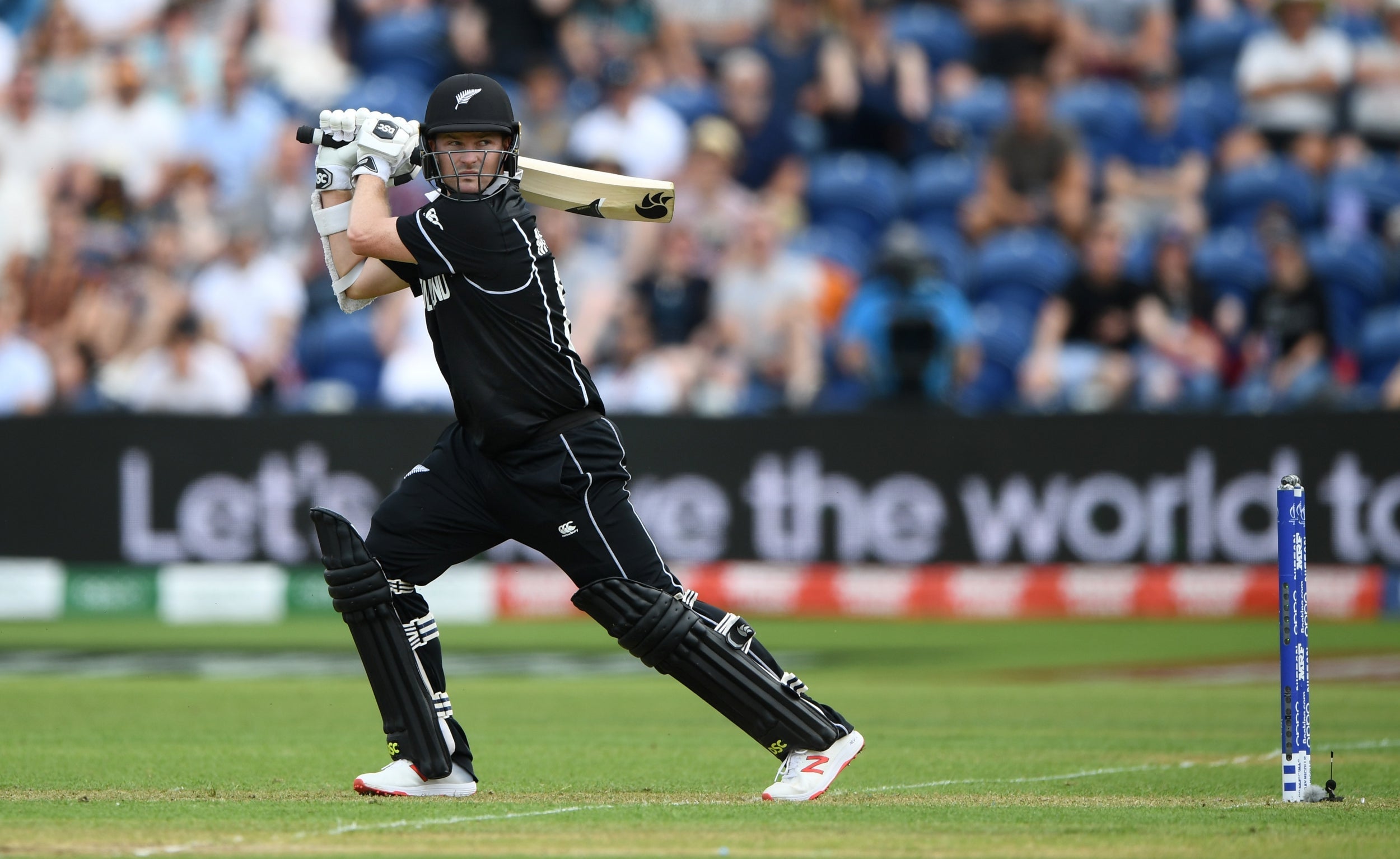 Colin Munro adds 53 not out alongside Martin Guptill