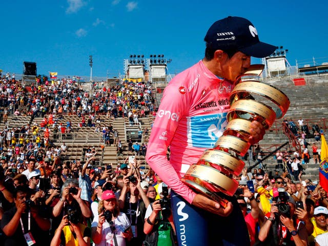 Richard Carapaz celebrates with the Giro d’Italia trophy