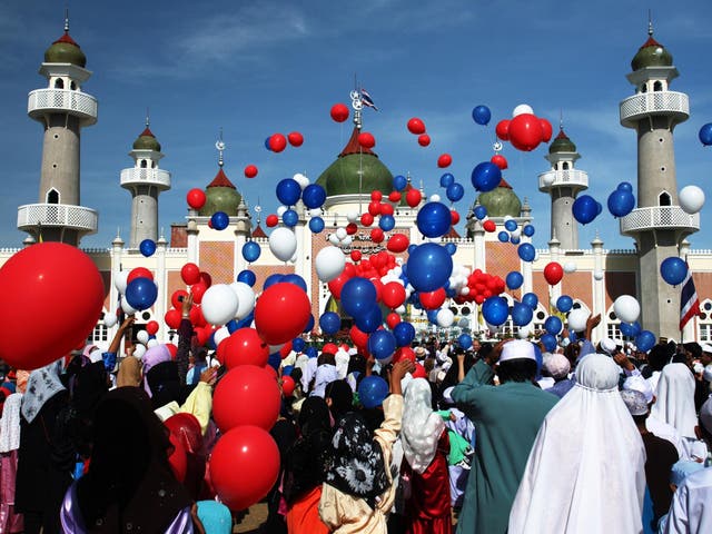 Thai Muslims release hundred of balloons after a morning prayer marking the start of the Islamic feast of Eid al-fitr